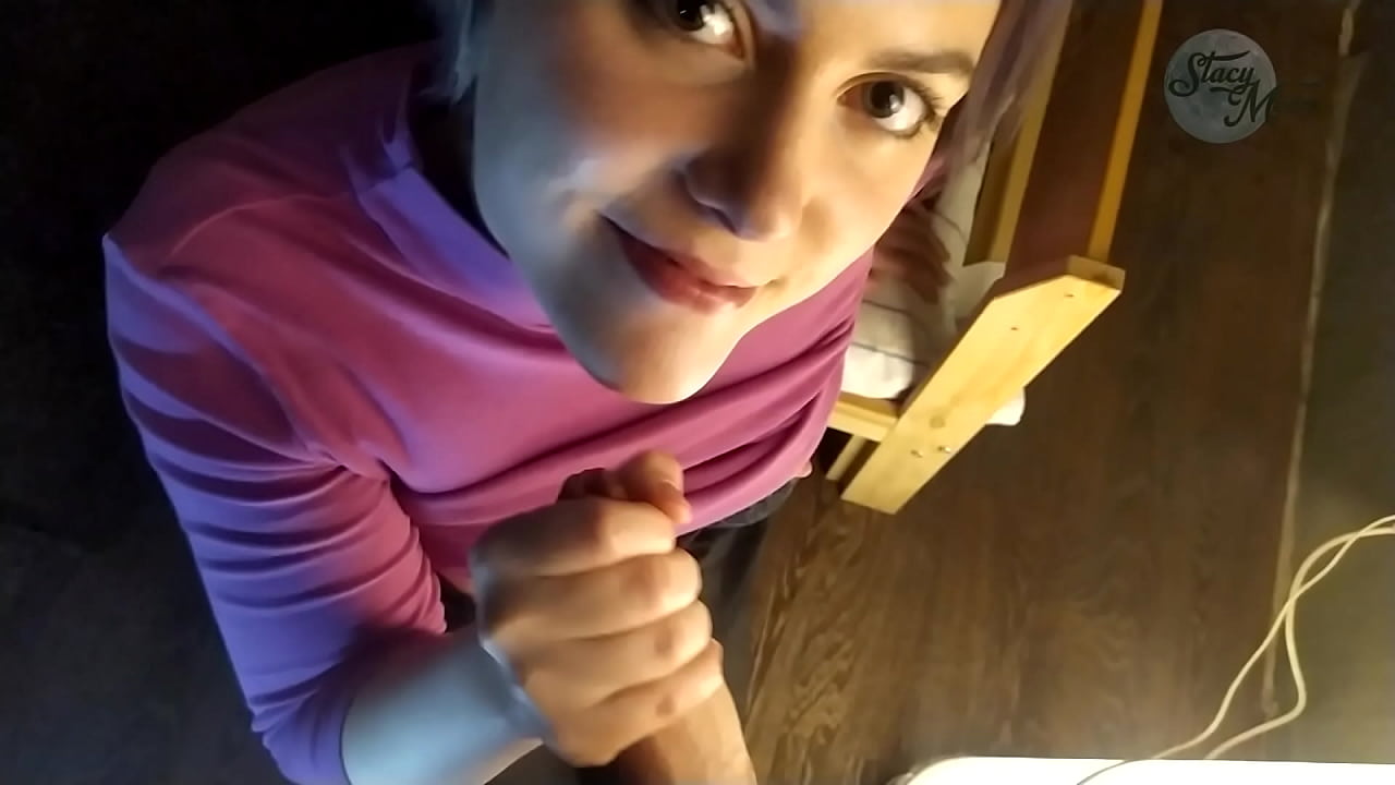 Errusiako etxeko porno tipikoa, arrastaka eta trago sakon batekin