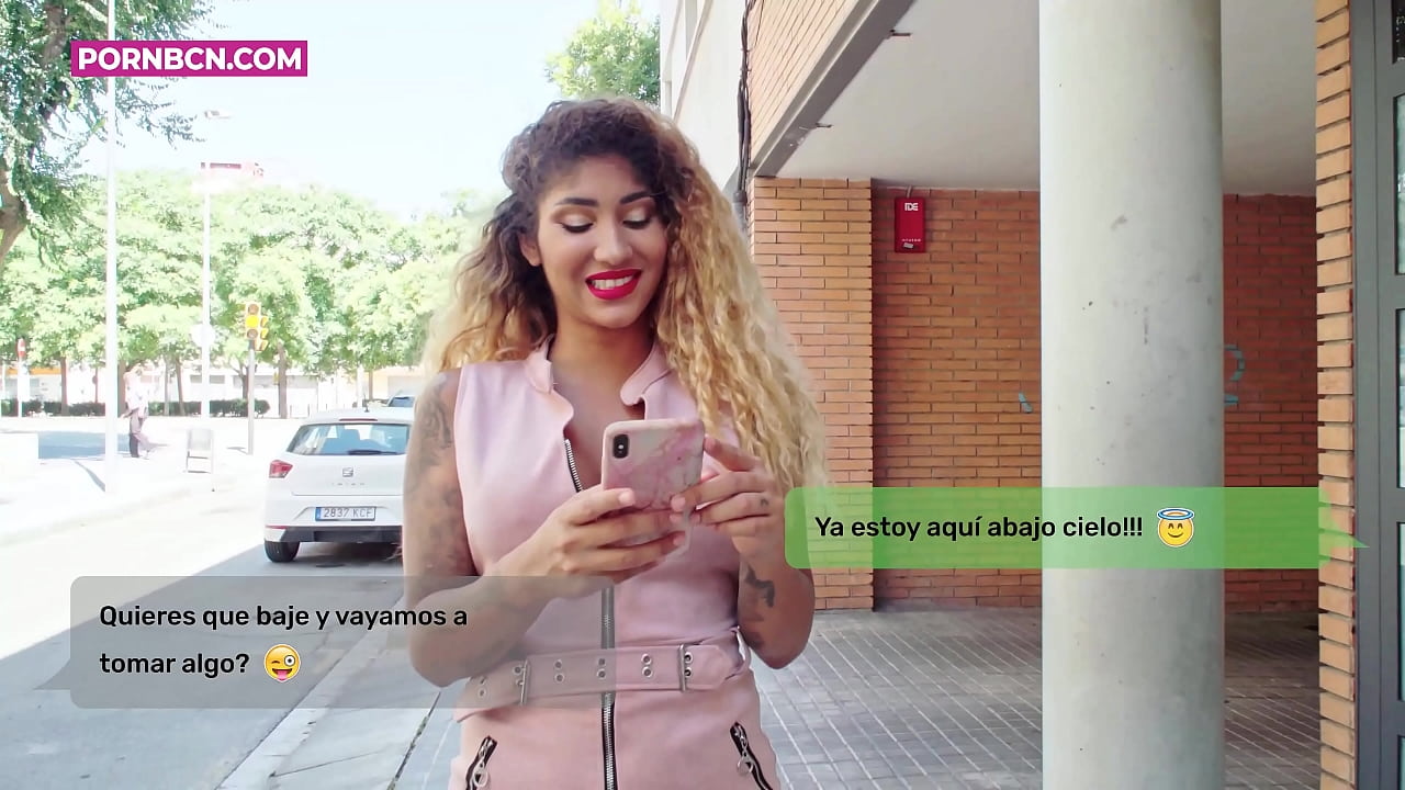 Emazte fidela bere maitale gaztea gogor izorratzeko zorian, senarra lan egiten duen bitartean. Latina titiekin eta ipurdi handiarekin. Artizarra Afrodita.