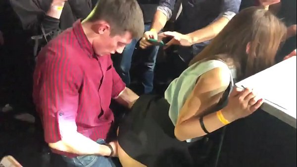 Benetako sexua Errusiako diskoteka batean. 18 urteko neska errusiarra uzkian eta baginan izorratuta diskoteka batean